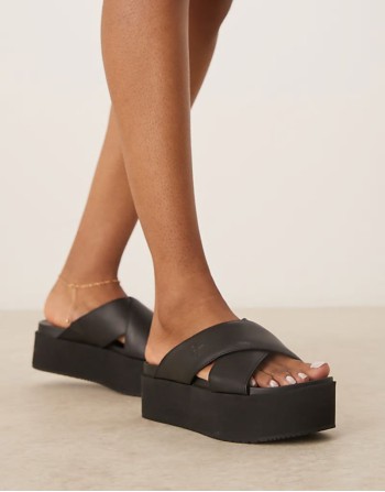 cross strap flatform sandals in black