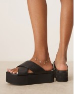 cross strap flatform sandals in black