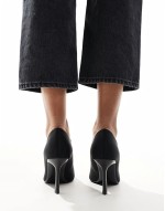 court heel in black