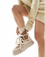Alpine shearling lace up snow boots in off-white