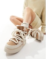 Alpine shearling lace up snow boots in off-white