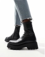 chunky flat boot in black