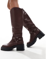 ‌Stylish Ultra biker knee boots with square toe in brown