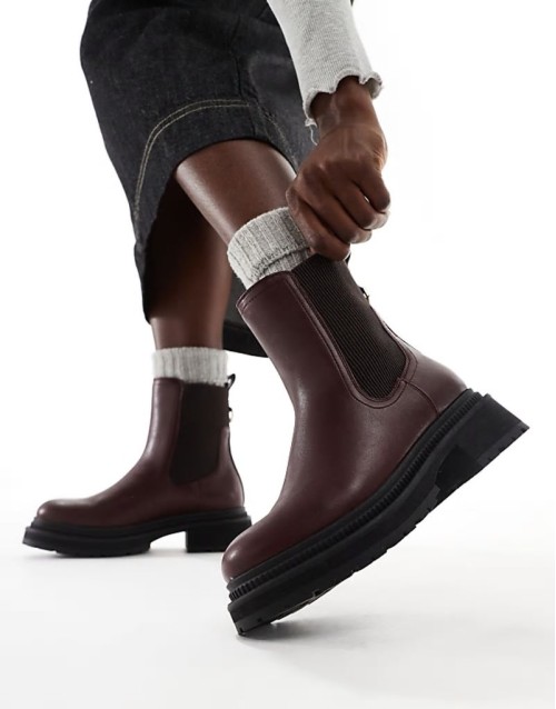 Becky chunky mid ankle chelsea boots in burgundy