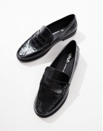 Lillian penny loafers in black crinkle leather