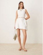 Heated trim detail toe thong mid sandals in camel