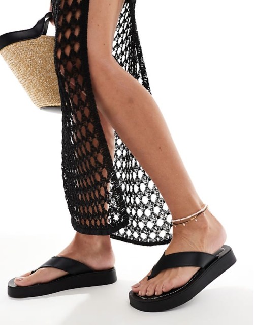 Tanisha flatform flip flop sandals in black leather